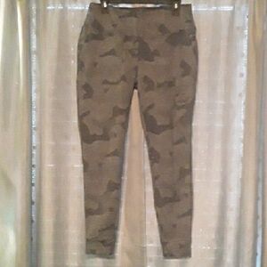 NWOT Mondetta Gray Camo Joggers